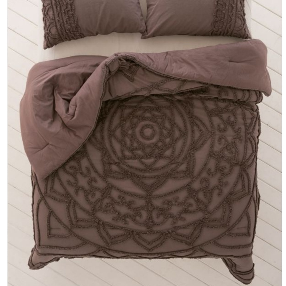 Full/Queen Urban Outfitters Comforter